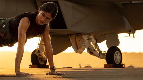 Top Gun: Maverick star Monica Barbaro makes a。